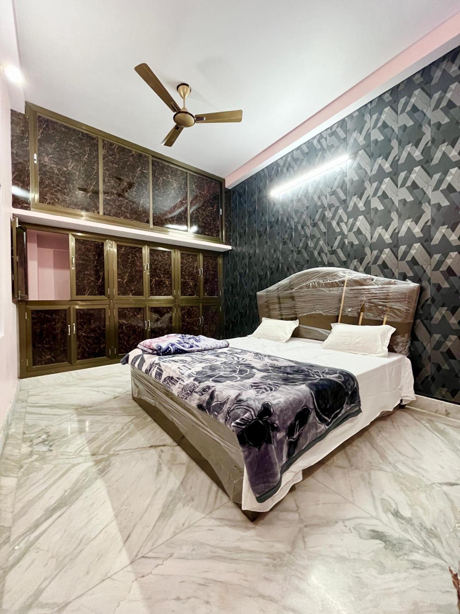 Beautiful In Varanasi, Just 100m From Arti Ghat