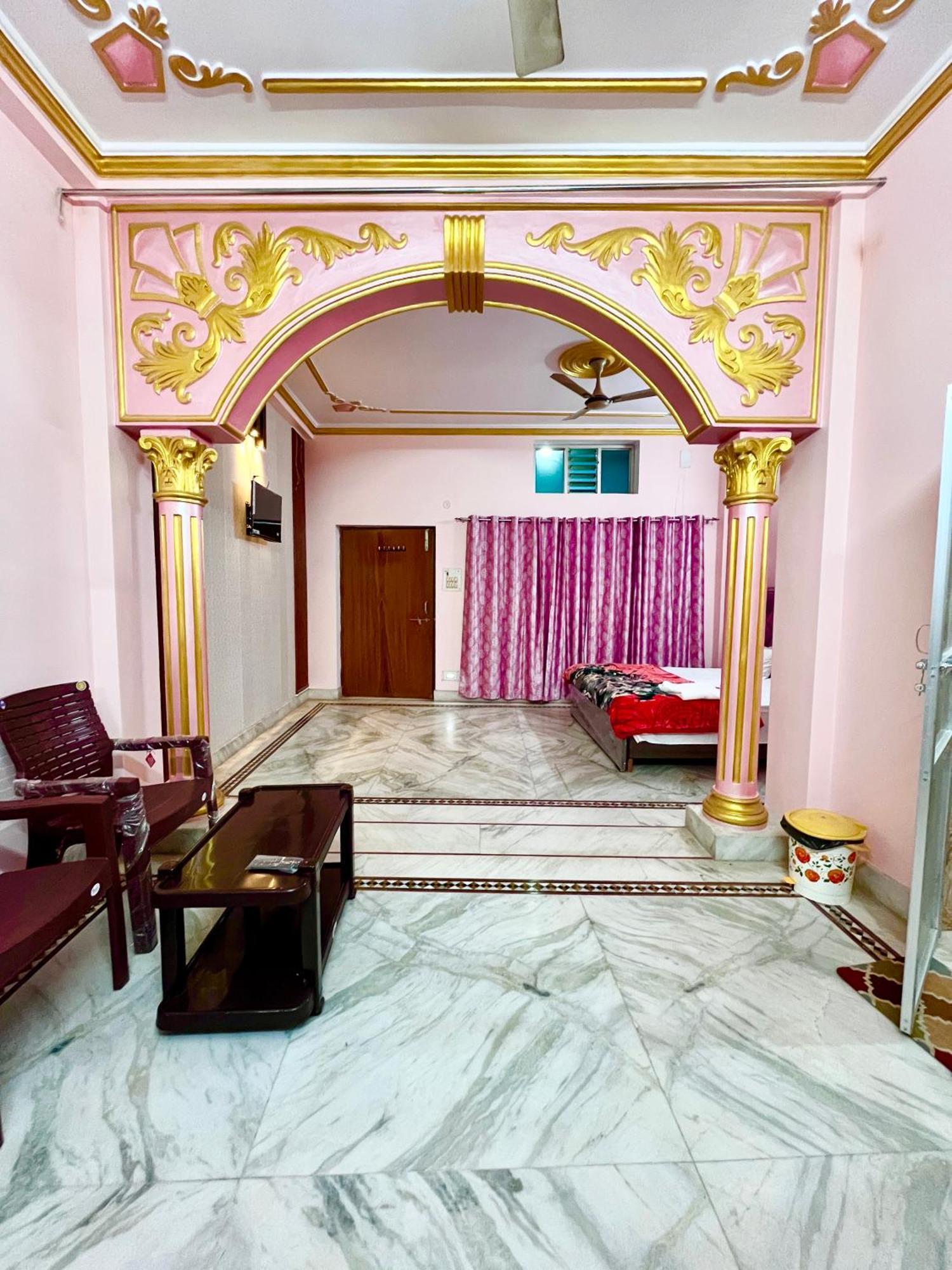 Beautiful In Varanasi, Just 100m From Arti Ghat *