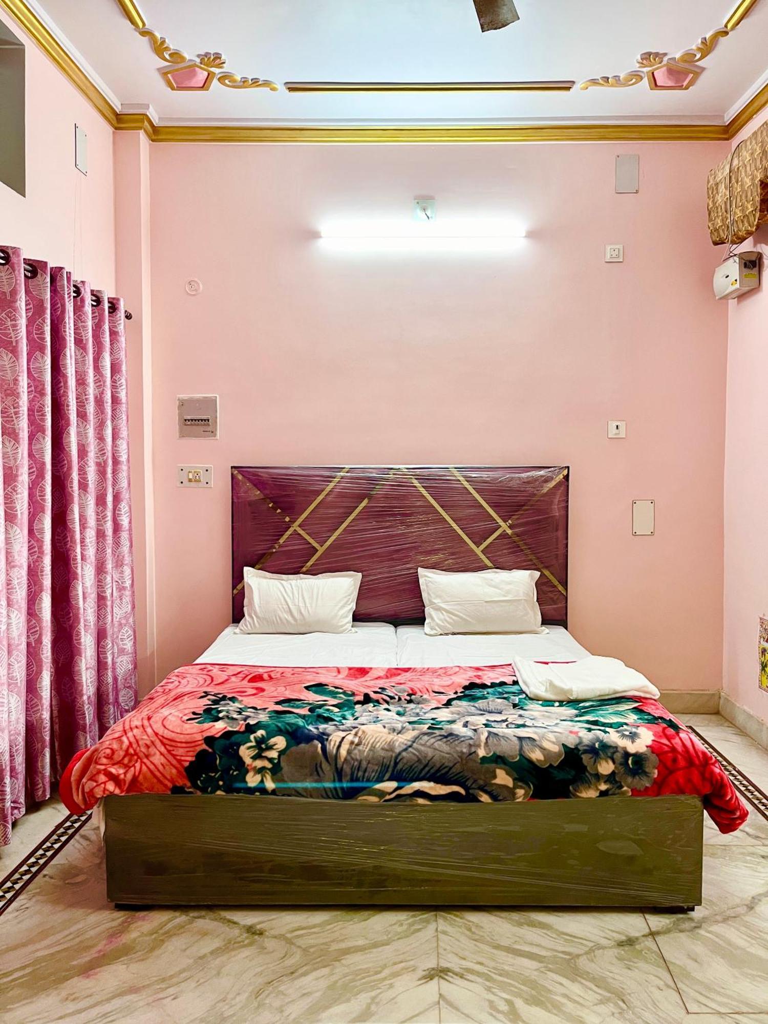 Beautiful In Varanasi, Just 100m From Arti Ghat * Varanasi